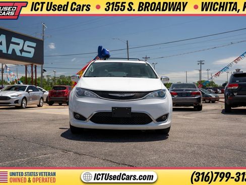 Used 2020 Chrysler Pacifica Limited FWD image 10