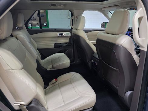 Used 2020 Ford Explorer Platinum w/ Premium Technology Package AWD/4WD image 23