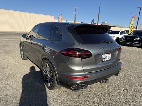 Used 2016 Porsche Cayenne Turbo S AWD/4WD image 6