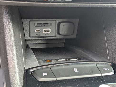 Used 2023 Chevrolet Bolt EUV LT image 28