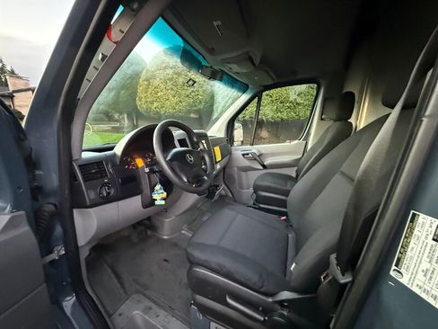Used 2018 Mercedes-Benz Sprinter 2500 image 9