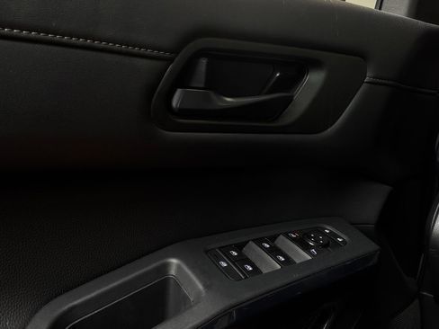 Used 2025 Nissan Pathfinder SV FWD image 21