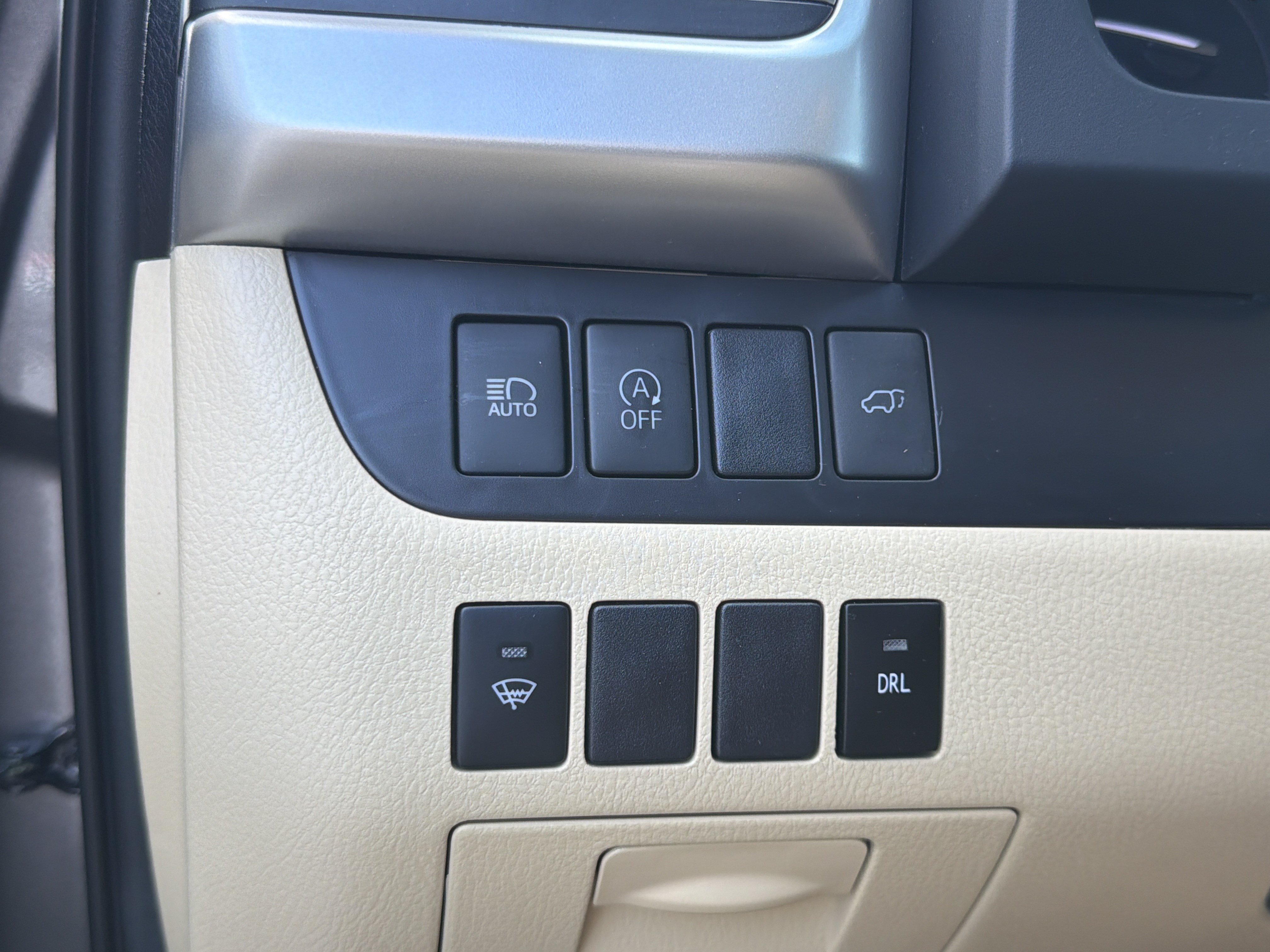 Used 2019 Toyota Highlander XLE FWD image 11