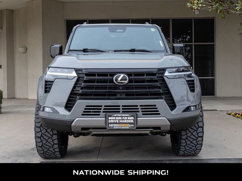 Used 2025 Lexus GX 550 image 4