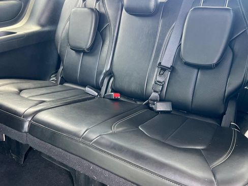 Used 2025 Chrysler Pacifica Select FWD image 15