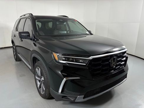 Used 2025 Honda Pilot Elite image 2