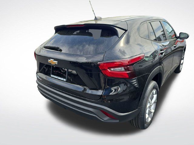 New 2026 Chevrolet Trax LS w/ LS Convenience Package FWD image 5