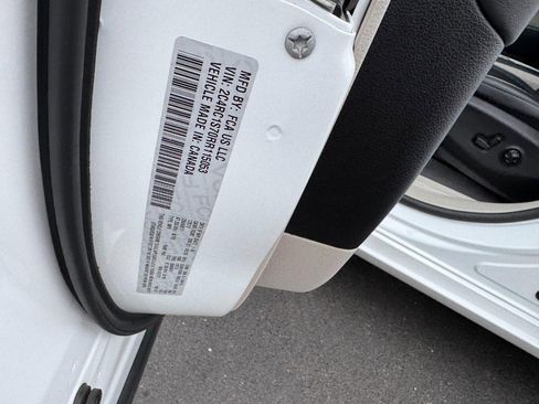 Used 2024 Chrysler Pacifica Select image 26