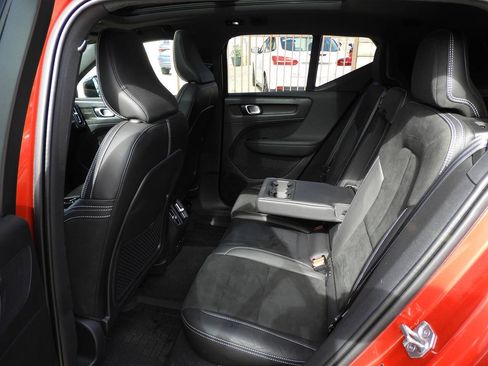 Used 2021 Volvo XC40 P8 Recharge w/ Advanced Package AWD/4WD image 22