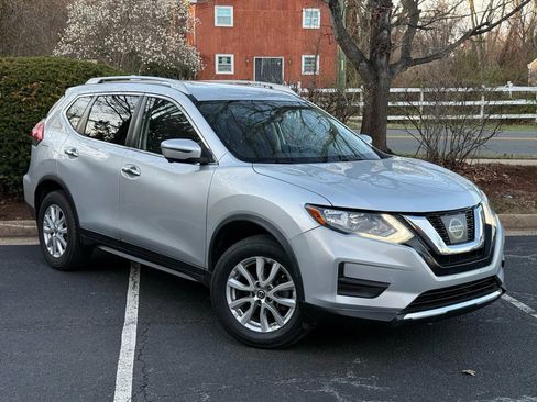 Used 2017 Nissan Rogue SV w/ SV Premium Package AWD/4WD image 1