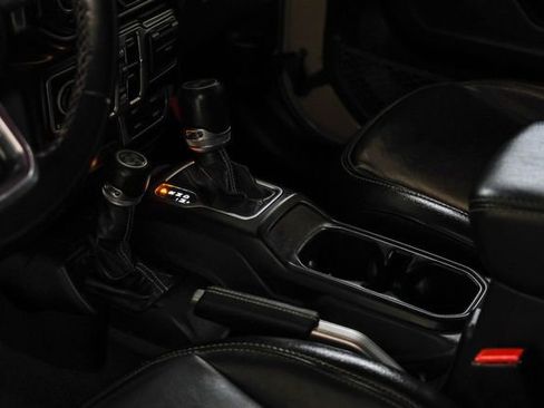 Used 2022 Jeep Wrangler Unlimited Sahara AWD/4WD image 23