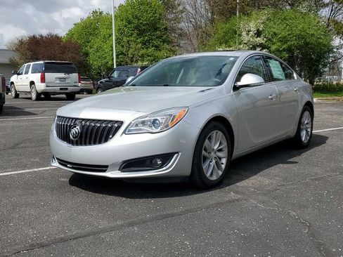 Used 2016 Buick Regal Premium FWD image 2