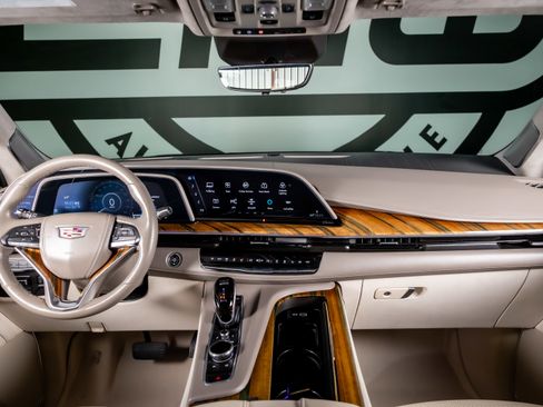 Used 2021 Cadillac Escalade Sport Platinum w/ LPO, ONYX Package image 2