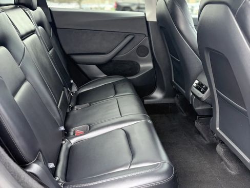 Used 2025 Tesla Model Y Performance image 34