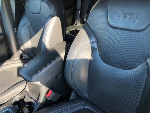 Used 2019 Jeep Cherokee Limited w/ Trailer Tow Group AWD/4WD image 19