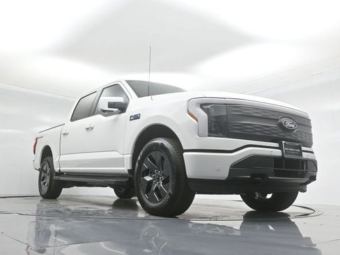 New 2025 Ford F150 Lightning Lariat w/ Max Trailer Tow Package image 48