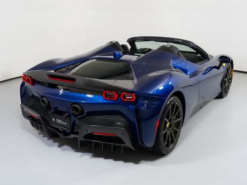 Used 2022 Ferrari SF90 Spider image 2