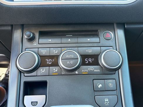 Used 2019 Land Rover Range Rover Evoque SE Premium image 16