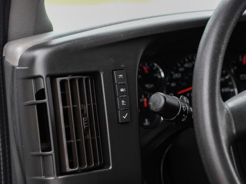 Used 2022 GMC Savana 2500 RWD image 21