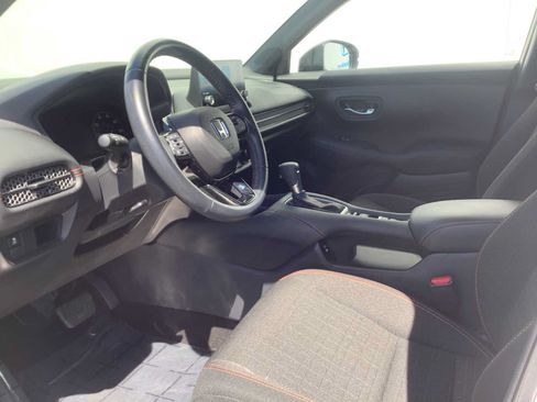 Used 2025 Honda HR-V Sport image 3