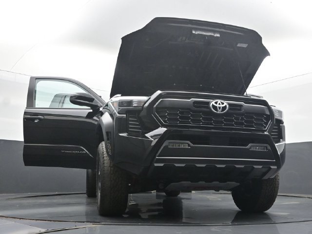 Used 2024 Toyota Tacoma TRD Off-Road AWD/4WD image 56