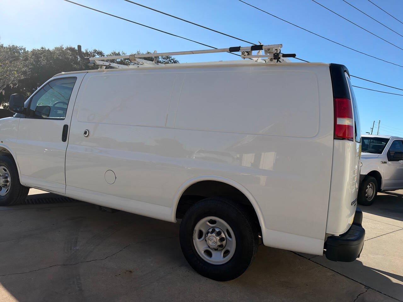 Used 2015 Chevrolet Express 2500 RWD image 20