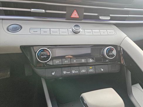 Used 2024 Hyundai Elantra Limited image 19