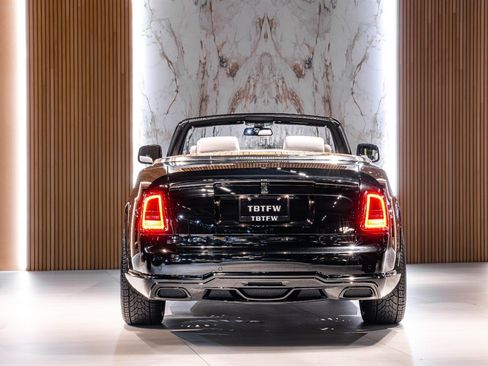 Used 2015 Rolls-Royce Phantom Drophead Coupe image 5