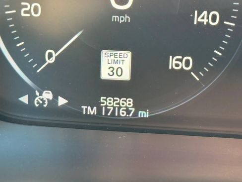 Used 2016 Volvo XC90 T6 Momentum w/ Momentum Plus Package AWD/4WD image 24