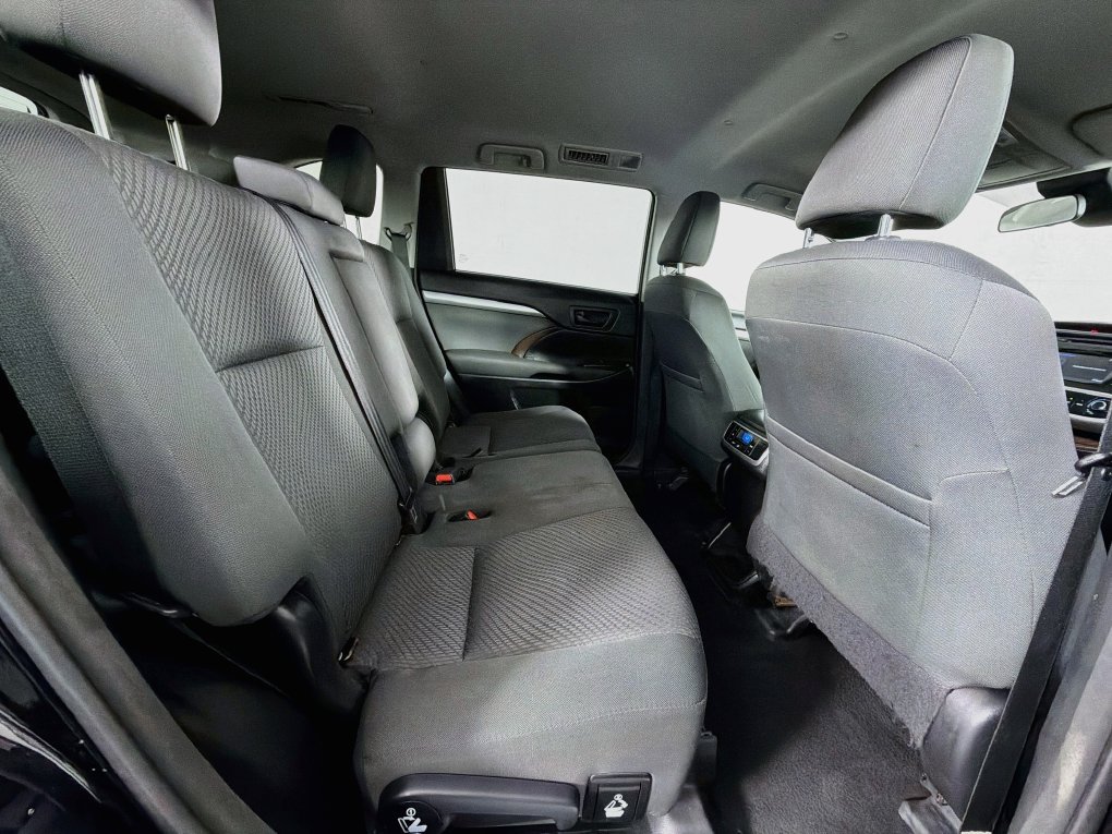 Used 2018 Toyota Highlander LE FWD image 27