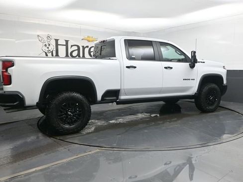 New 2026 Chevrolet Silverado 2500 ZR2 w/ LPO, Dark Essentials Package image 15