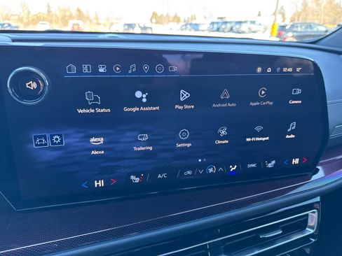 Used 2024 Chevrolet Traverse Z71 image 24