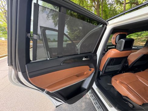 Used 2018 Mercedes-Benz GLS 550 4MATIC image 22