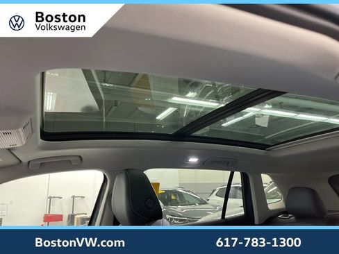 New 2025 Volkswagen Tiguan SE image 25