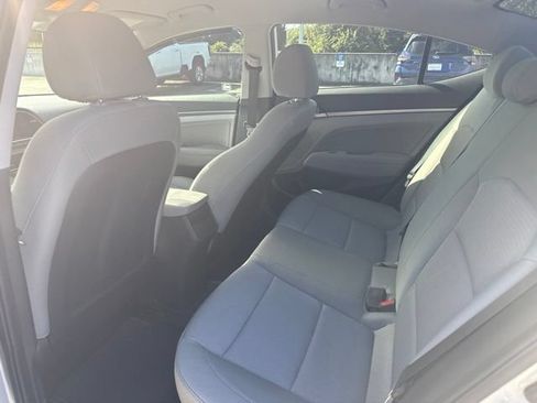 Used 2017 Hyundai Elantra SE FWD image 11