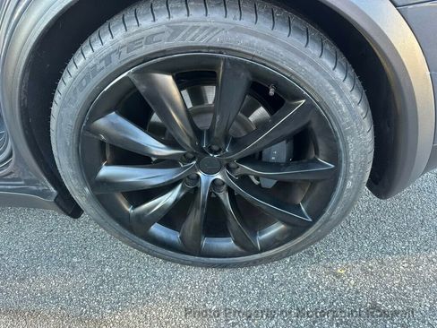 Used 2019 Tesla Model X image 24
