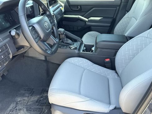 Used 2025 Toyota Tacoma SR5 AWD/4WD image 17