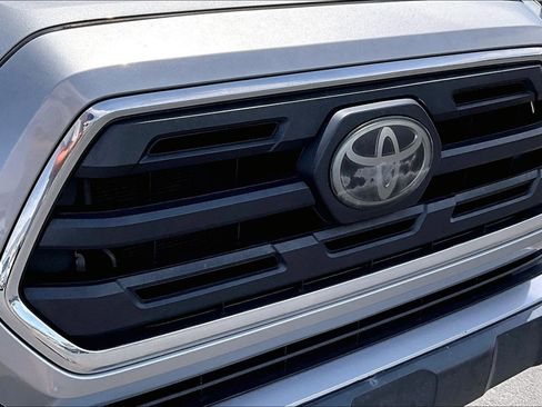 Used 2018 Toyota Tacoma SR5 RWD image 27