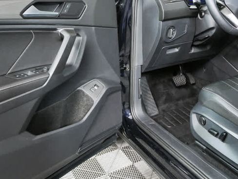 Used 2024 Volkswagen Tiguan SE FWD image 10