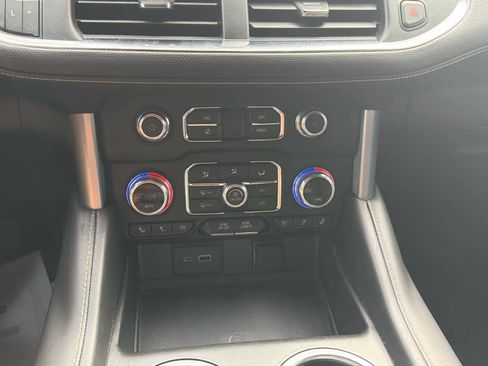 Used 2022 GMC Yukon SLT w/ SLT Premium Package image 28