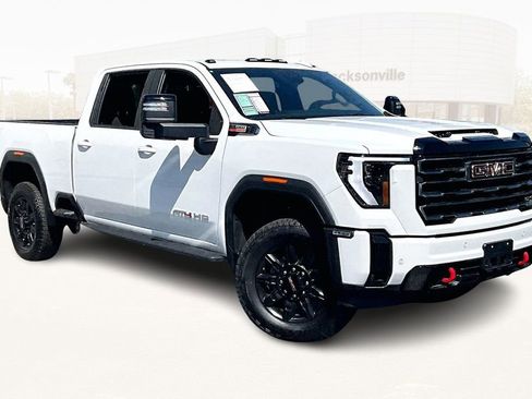 Used 2025 GMC Sierra 2500 AT4 w/ AT4 Premium Plus Package image 3