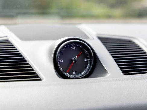 Certified 2023 Porsche Cayenne Platinum Edition w/ Performance Package image 34