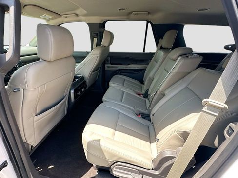 Used 2019 Ford Expedition XLT w/ Equipment Group 202A RWD image 25