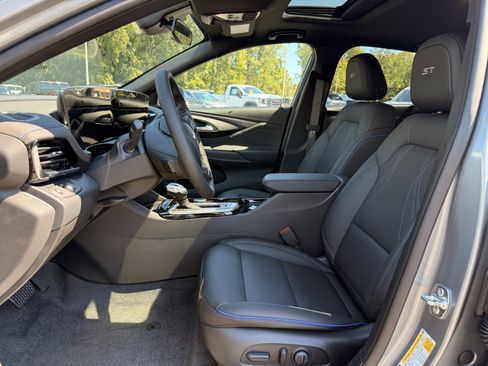 New 2025 Buick Envista Sport Touring w/ Convenience I Package image 11