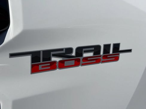 Used 2023 Chevrolet Colorado Trail Boss w/ Technology Package AWD/4WD image 8