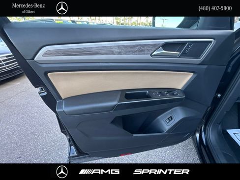Used 2020 Volkswagen Atlas Cross Sport SE w/ Panoramic Sunroof Package FWD image 11