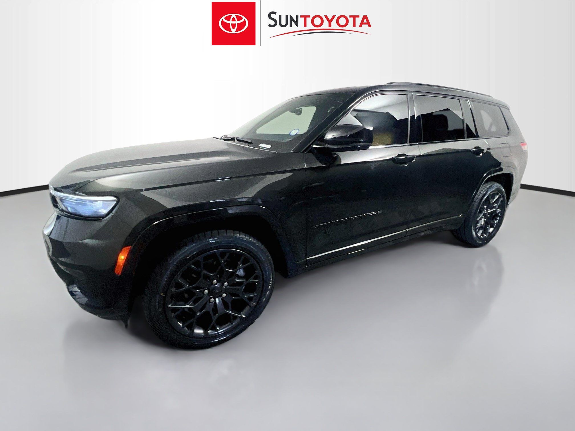 Used 2024 Jeep Grand Cherokee L Summit w/ High Altitude Package AWD/4WD image 9
