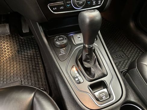 Used 2019 Jeep Cherokee Latitude Plus w/ Comfort/Convenience Group AWD/4WD image 25