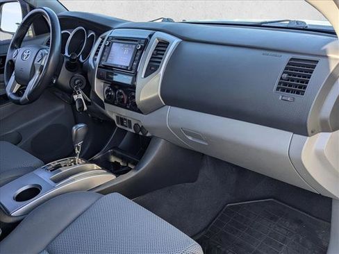 Used 2015 Toyota Tacoma PreRunner image 21