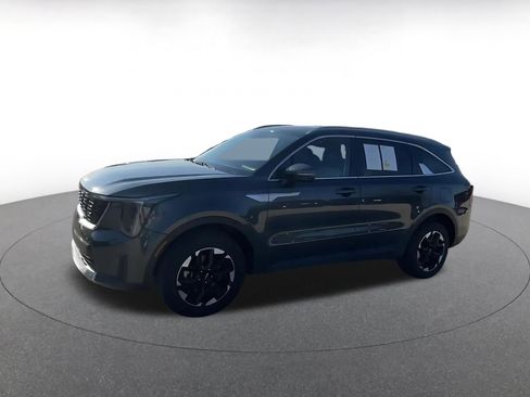 Used 2024 Kia Sorento S image 8